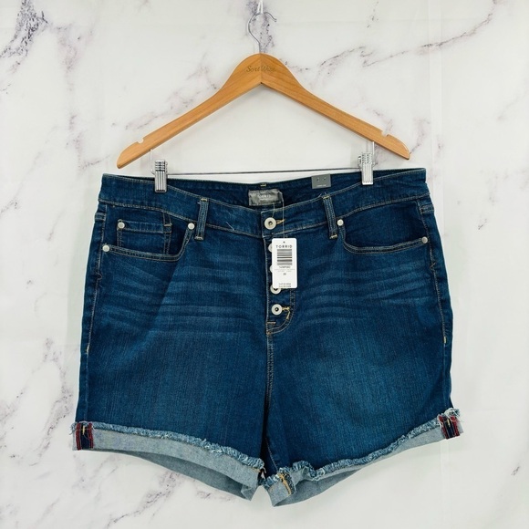 Torrid 5 Inch Vintage Stretch High-Rise Short - All That - Picture 4 of 7